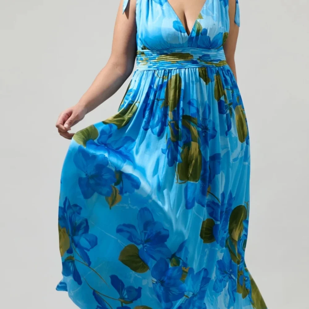 Sugarlips NWT 2X Vibrant Blue and Green Floral Pleated Maxi Dress - Picture 5 of 5